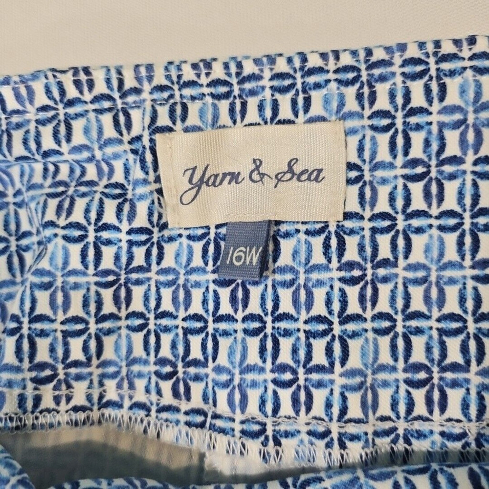 Yarn & Sea Blue White Geometric Patterned Capris Plus Size 16W - Picture 7 of 10